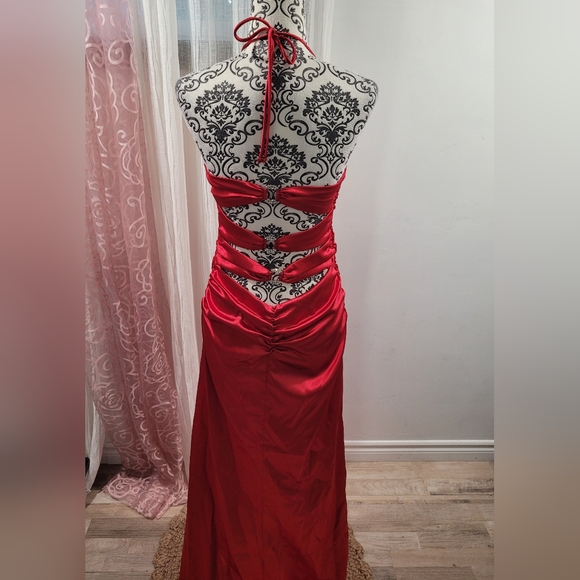 Laura Petite Prom Dress - Picture 3 of 10